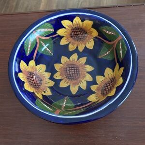 Vintage Talavera Blue Sunflower Bowl, made inMexico.
8 inches across 2 3/4” tall